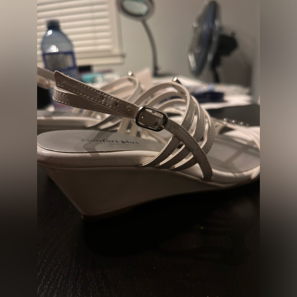 Comfort Plus by Predictions White Wedge Sandals (size 9.5) - Picture 4 of 5